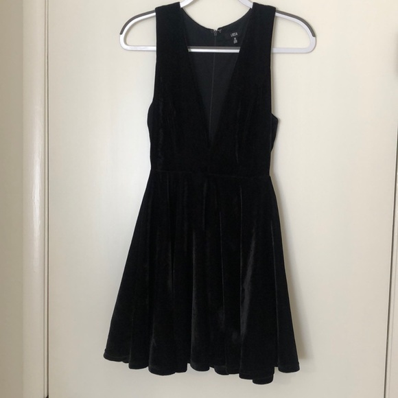 Lucca Velvet Dress XS | Never been worn!! - Picture 4 of 4